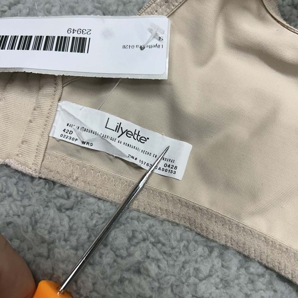 Lilyette Bra 42D Minimizer Bra 0428  Shaping Bra - Picture 7 of 8